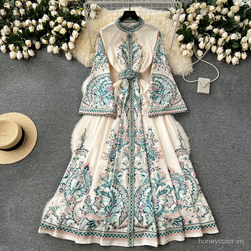 Đầm dài xếp ly không đều retro với họa tiết vintage và chi tiết bằng lông  Phong cách mùa xuân