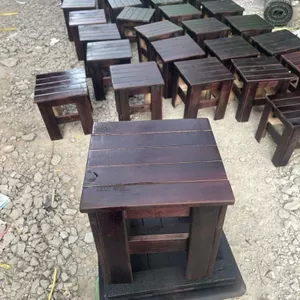 Ghế gỗ. Ghế chàm gỗ tự nhiên. Ghế đẩu. kícḣ thước 25x25 cm. Ghế đã phun PU và sơn màu. Làm từ những thanh gỗ xuất khẩu