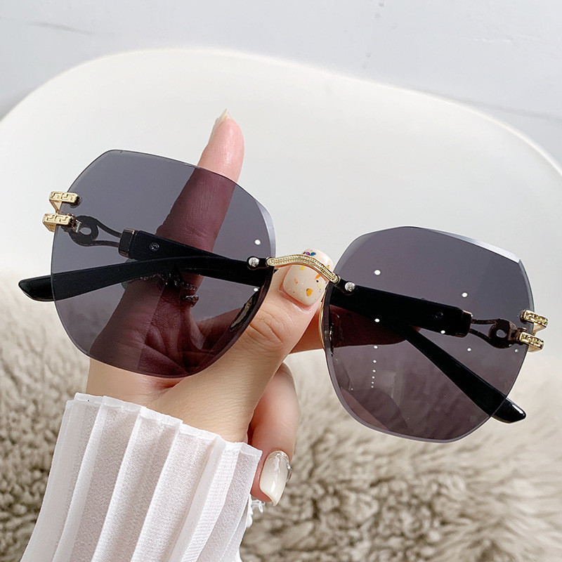 Kính râm viền không khung hợp thời trang dành cho nữ Kính râm mặt tròn khung lớn hợp thời trang Kính chống tia cực tím 031