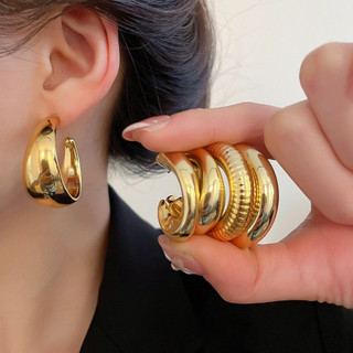 Bộ bông tai nhiều kiểu màu vàng dành cho nữ, thiết kế hoop và họa tiết thả tối giản, phù hợp mặc hàng ngày và phong cách đường phố