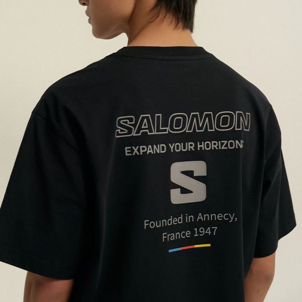 SALOMON SALOMON Thư Cổ Tròn Áo Thun Nữ Tay Ngắn Nam Nữ Đen