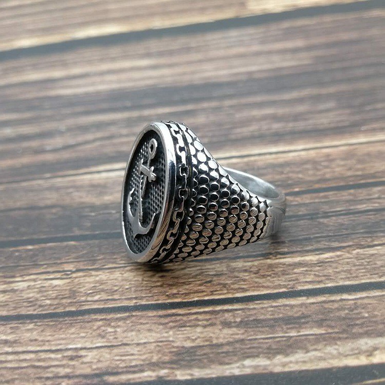 Nhẫn nam thép titan đánh bóng, style cổ điển punk