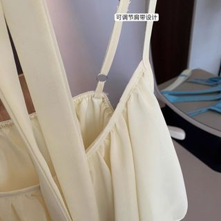 Kích thước lớn camisole mùa hè từ voan nhiều lớp và ruy băng hoa lá sen, thiết kế đơn giản không tay có thể điều chỉnh.