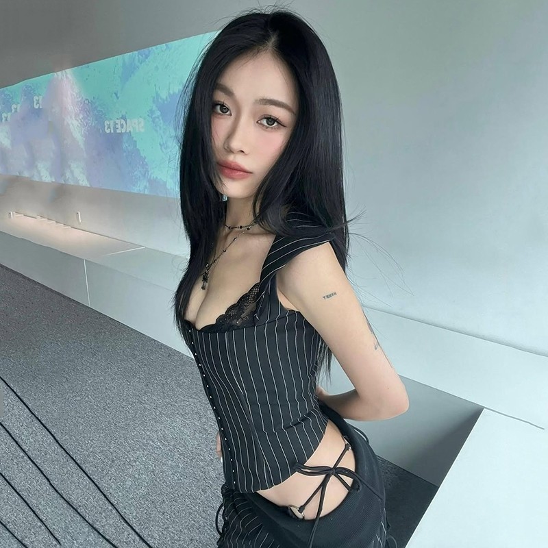 Cá tính áo sọc dây ren skinny, thiết kế gợi cảm, phù hợp thời trang hiện đại