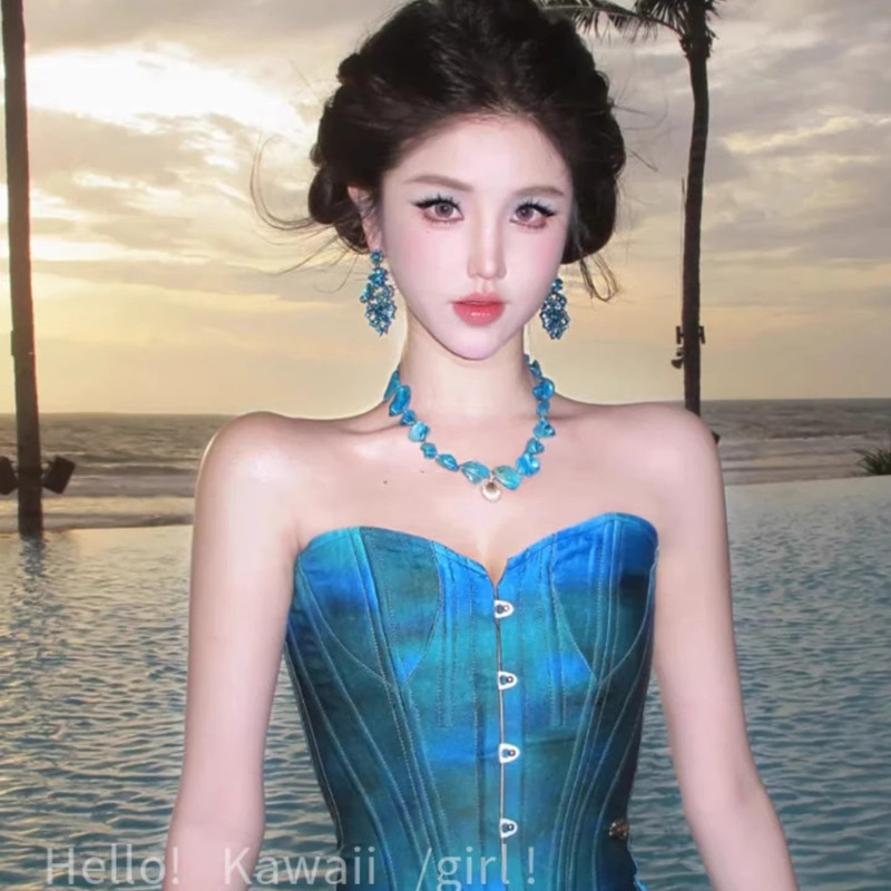 Dây chuyền hình đá đính hạt màu xanh không đều, phù hợp làm phụ kiện thời trang mùa hè bên biển cho nữ