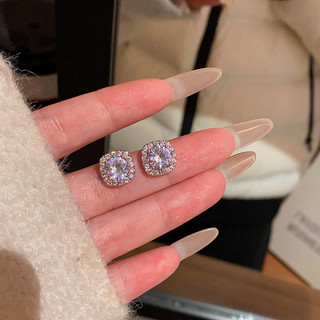 Bông Tai Vuông Zirconia Phù Hợp Cho Phụ Nữ Với Thiết Kế Đơn Giản Cổ Điển Và Sang Trọng