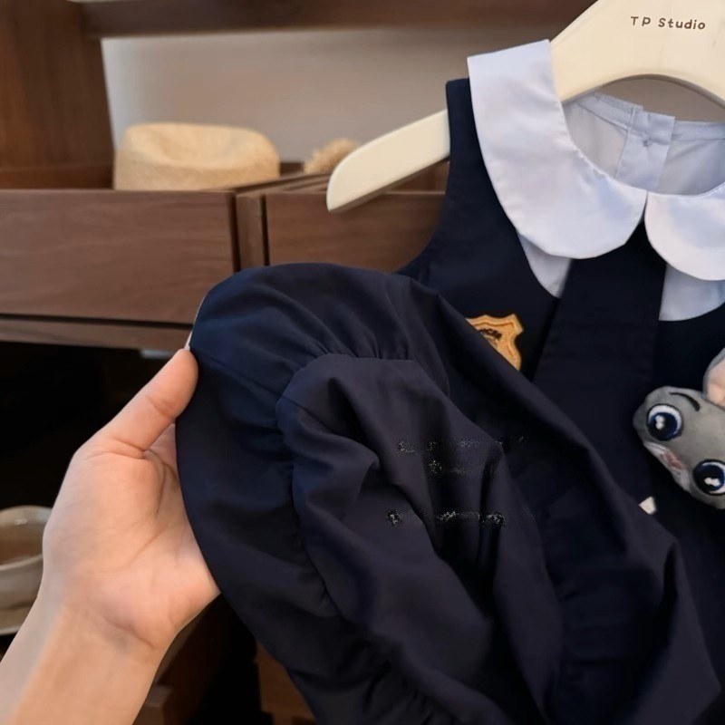 Bé Gái Thỏ Cảnh Sát Sĩ Quan Đầm Trẻ Em Judy jk Preppy Phong Cách Hoa Bud Áo Vest Đầm Mùa Hè 2026 Phong Cách Mới Đầm Công Chúa