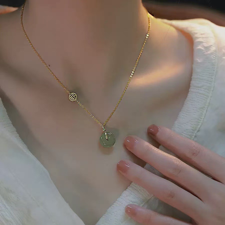 Vòng cổ ngọc bích phong cách Trung Quốc, thiết kế thanh lịch