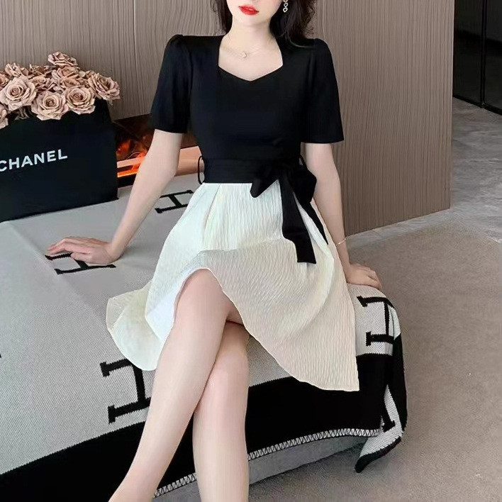 Đầm A-Line Cổ Vuông ,phong cách cổ điển,ôm eo tôn dáng,đi làm, đi chơi đều đẹp