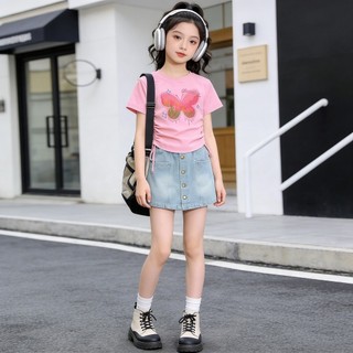 Bộ đồ hè cho bé gái 5–12 tuổi, áo dây rút + quần short denim, vải mềm, phong cách ngọt cá tính, phù hợp nhiều dịp.