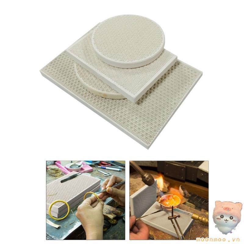 Gạch chịu lửa tổ ong dùng làm vách ngăn nhiệt và hàn mặt bằng kim loại như bạc, đồng, và vàng