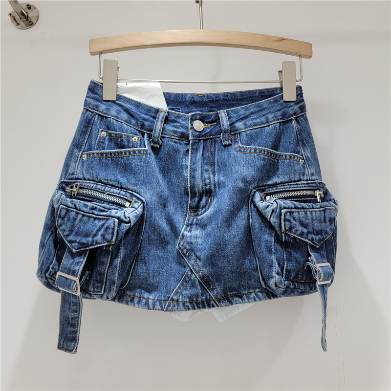 Váy hình túi retro với chất liệu denim mỏng, thiết kế ba chiều mới lạ