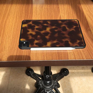 Ốp Lưng Cứng Acrylic Nâu Hổ Phách Họa Tiết Cho Mini6 Mini7 A17Pro IPad 5 6 7 8 9 10 11 12 A19 A16 Air 2 3 4 5 6 Air 11 M2 M3 M4 2026 Pro10.5 Pro11 M4 M5 Pro13 2024 2025