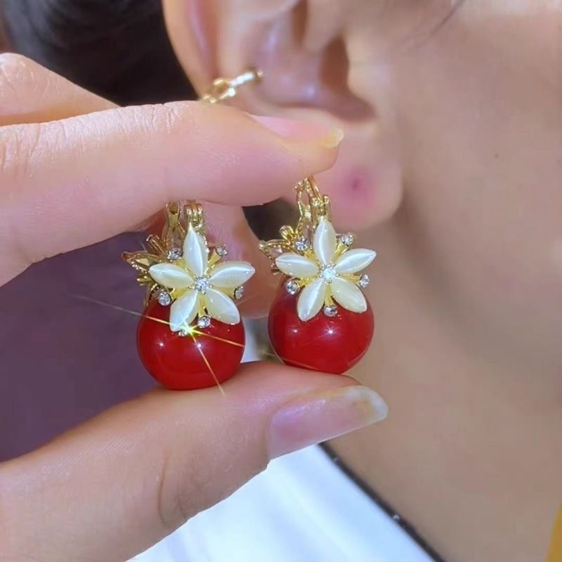 Bông tai ngọc trai với họa tiết hoa kim cương mạ, thiết kế hai mặt hiện đại dành cho nữ