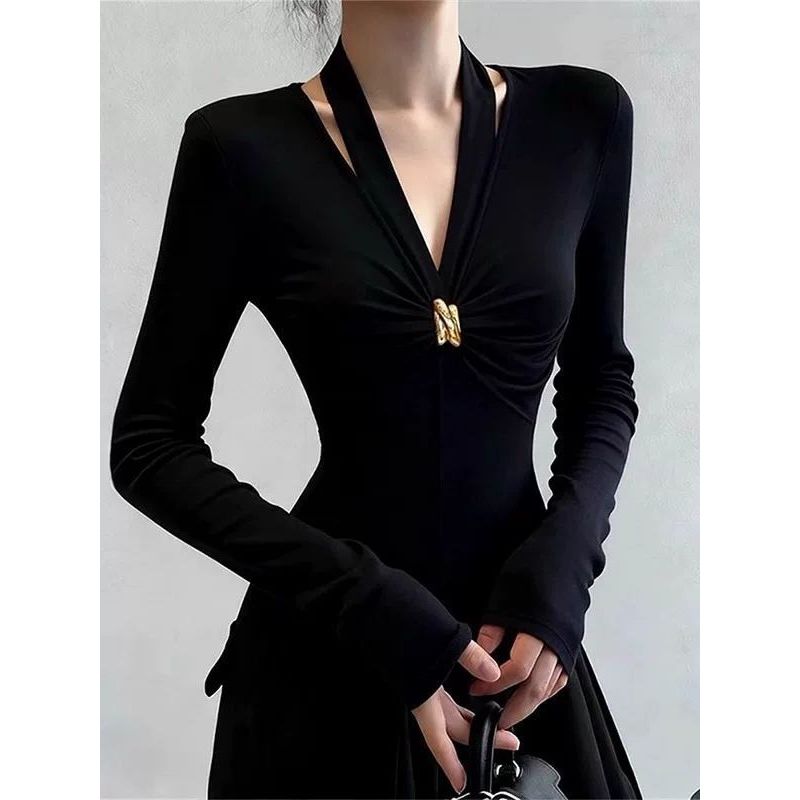 Áo Thun Dài Tay Slim-Fit Cổ Chữ V - Kiểu Dáng Hiện Đại Và Thời Trượng