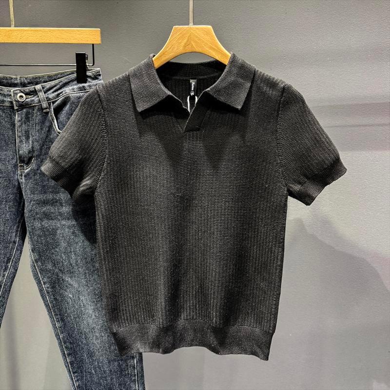 Áo sơ mi Polo dệt kim style Hàn Quốc, cổ chữ V, form slim-fit, tay ngắn, đáy có ve áo màu trơn