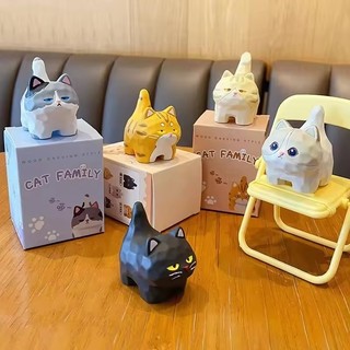 2026 Hoạt Hình Mới Nhựa Mèo Nhỏ Trang Trí Nhiều Màu Sắc Mini Giả Gỗ Khắc Meow Họ Mèo Con Các Bức Tượng Nhỏ Thủ Công Dễ Thương Quà Tặng Trang Trí Máy Tính Để Bàn