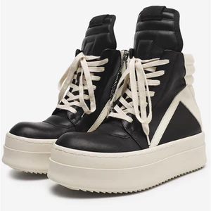 Mùa Thu Đông Nam Nữ Đen Trắng Da Bò Dày Đế Ngược Tam Giác Giày Cao Cấp Nam High Street Giày Tăng Chiều Cao Giày Martin Boots