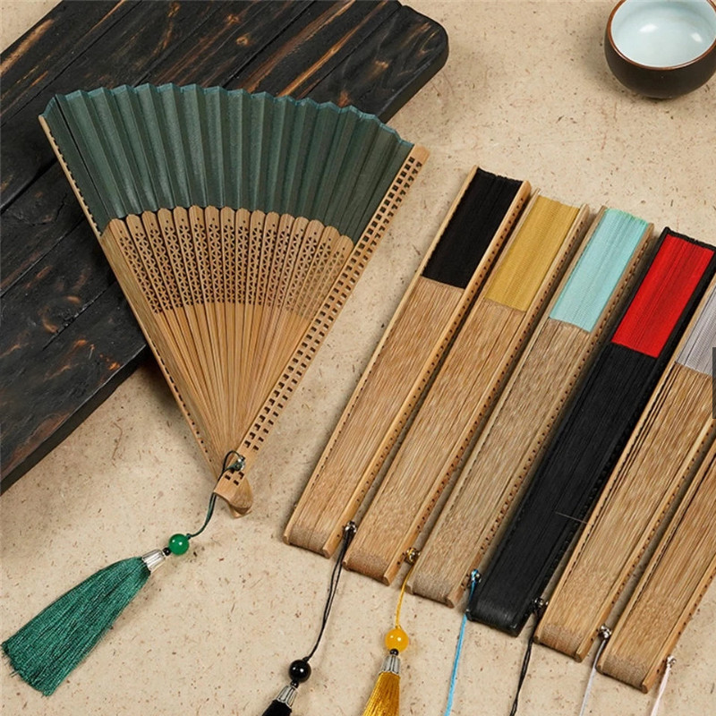 Quạt Gấp Cầm Tay Bằng Tre Cao Cấp - Thiết Kế Sang Trọng, Quạt Múa Cổ Trang, Phiên Bản Cao Cấp Kèm Tua Rua