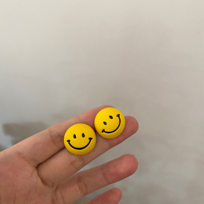 Bông tai mặt cười màu vàng phong cách đơn giản Bông tai tròn cổ điển Bông tai nữ Phong cách Hồng Kông Phóng đại