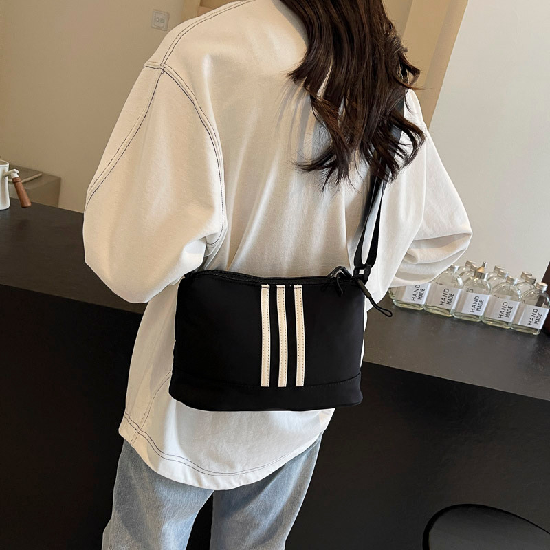 Túi xách sọc đen Túi thông thường bằng vải Nylon tổng hợp Túi đeo vai nữ [Dây kéo ba lớp] Túi Messenger