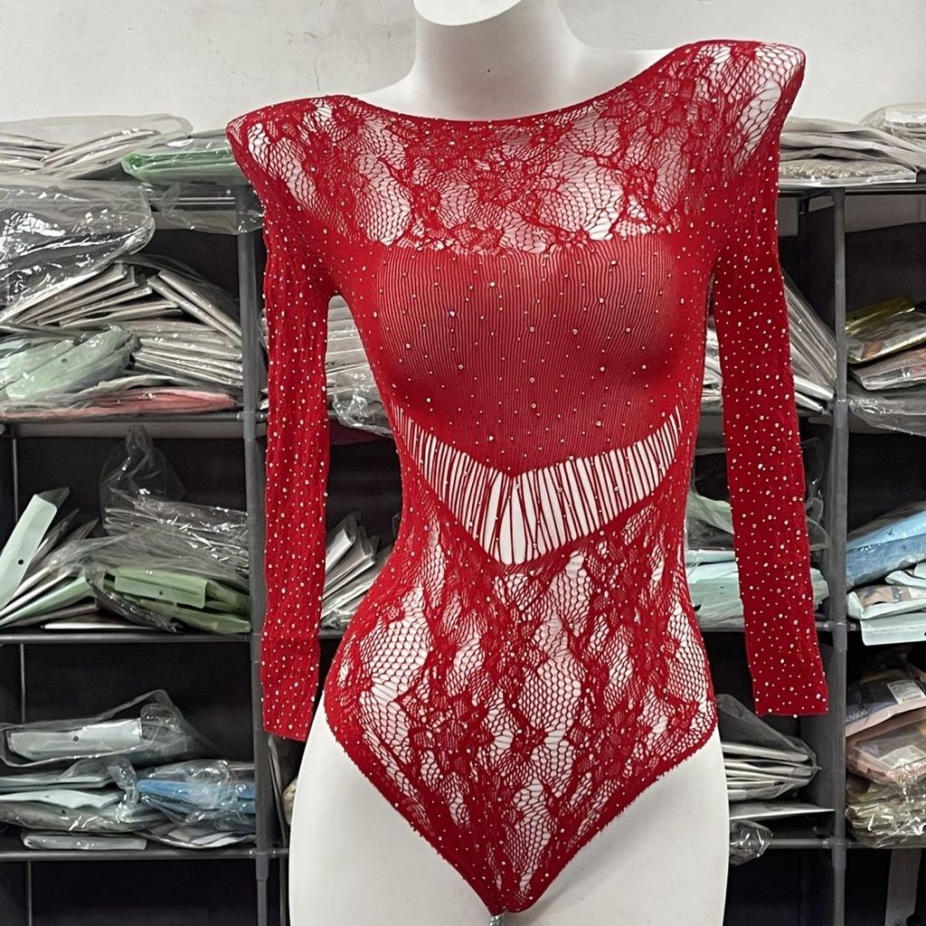 Milyfashion Áo sơ mi có độ co giãn tốt, form slim-fit, phong cách gợi cảm với cổ tròn và tay dài, phù hợp để nhảy múa