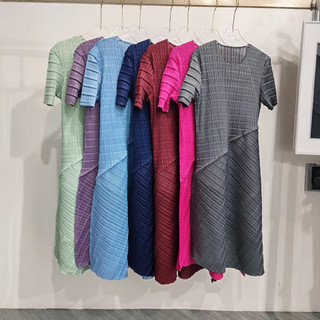 Váy Miyake Nữ Mùa Hè Thiết Kế Cao Cấp Cảm Thấy Rời Cổ Tròn Tay Ngắn Tính Khí Không Đều Thanh Lịch Giữa Chiều Dài Váy