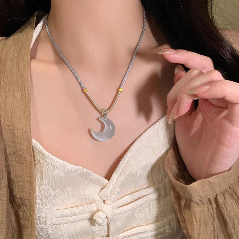 Vòng cổ mặt dây chuyền mặt trăng đá mắt mèo ánh trăng màu trắng
