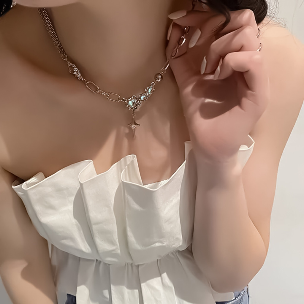 Vòng cổ thiết kế chữ thập thời trang, phù hợp làm quà tặng ngày lễ kỷ niệm