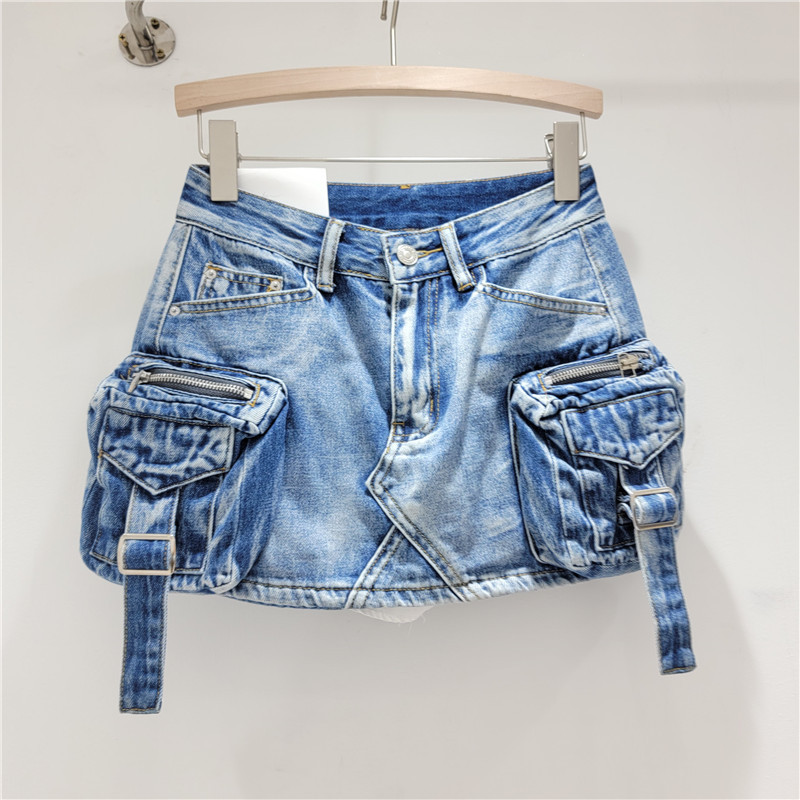 Váy hình túi retro với chất liệu denim mỏng, thiết kế ba chiều mới lạ