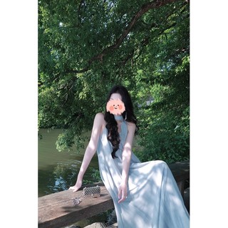 Đầm liền thân cổ halter mỏng nhẹ, phong cách nghỉ dưỡng độc đáo cao cấp mới dành cho nữ
