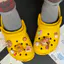 Phụ kiện giày lỗ Good Night Star People Giày dễ thương Hoa Thích hợp cho Crocs Khóa giày giác quan cao cấp Khóa giày có thể tháo rời Khóa giày lỗ Khóa giày Busch Khóa giày Zhibixing ins Hoa giày