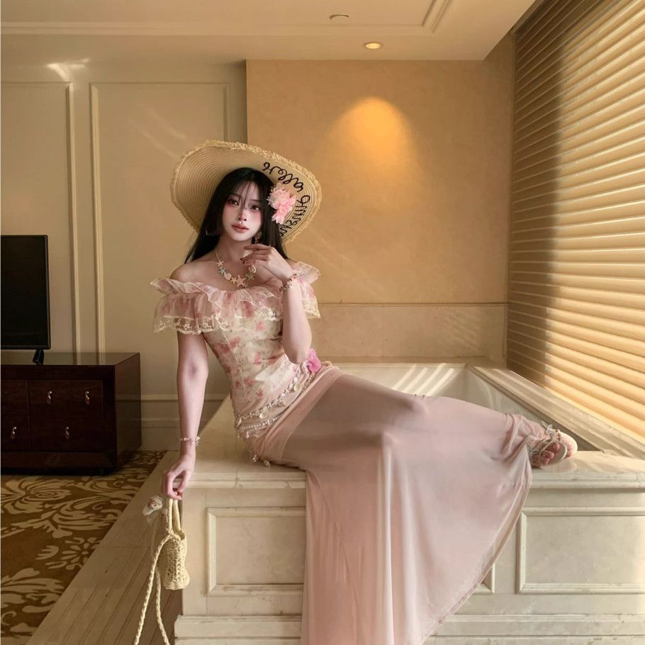 Top nữ họa tiết hoa khéo léo, dáng ôm body cao eo - phù hợp mùa xuân hè