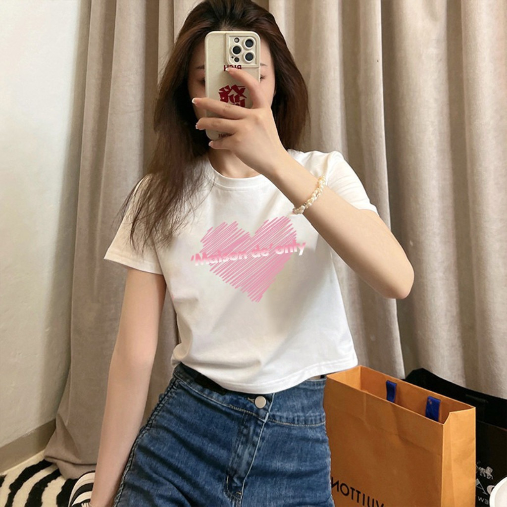 Chiếc áo croptop dễ thương dành cho bé gái này được làm từ chất liệu cao cấp.
