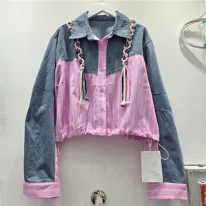Áo sơ mi denim sọc màu tương phản phong cách châu Âu mới cho đầu xuân