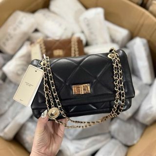 Chio2nd - Túi Chần Trám Da Trơn Mềm Khoá Xoay Đeo Vai Charm đồng xu
