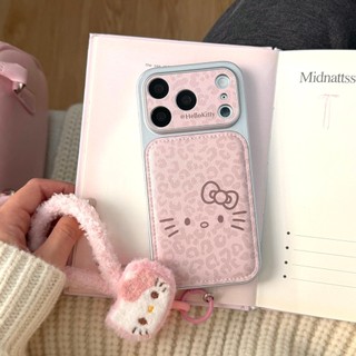 Hoạt Hình Dễ Thương Báo Hồng Hellokitty Bảo Vệ Toàn Diện Ống Kính Da Dây Đeo Cổ Tay Ốp Điện Thoại Cho iPhone 17Promax 17Pro 14 15 16 Pro Max 13 Vỏ Điện Thoại Di Động Nữ Chống Sốc