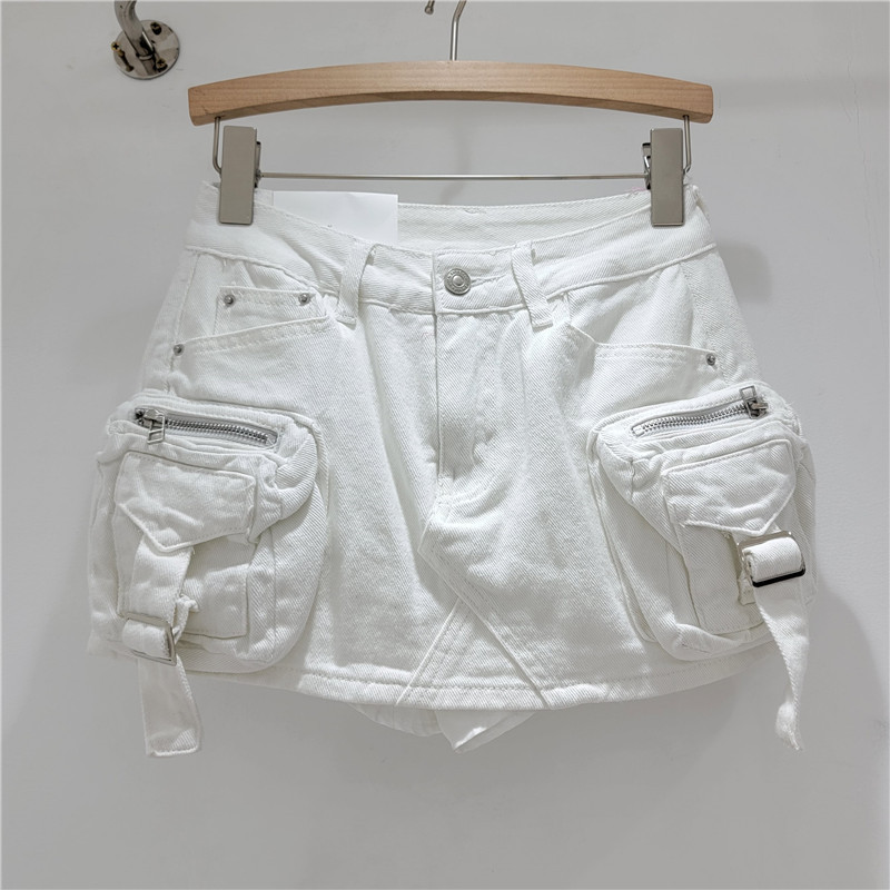 Váy hình túi retro với chất liệu denim mỏng, thiết kế ba chiều mới lạ