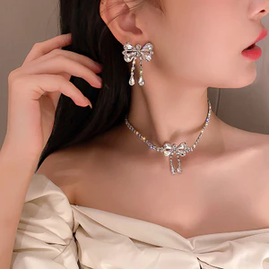 Vòng cổ hình bươm bướm kim cương giả, tua rua giọt nước - Trang sức dự tiệc sang trọng