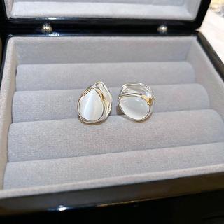 Giọt nước bông tai mắt mèo bạc đơn giản, tinh tế - nhẹ nhàng và sang trọng