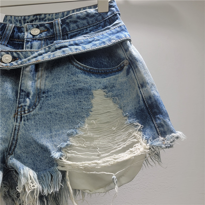 Quần short denim rách phai màu nữ, thiết kế ôm vừa vặn, phù hợp xu hướng Hàn Quốc