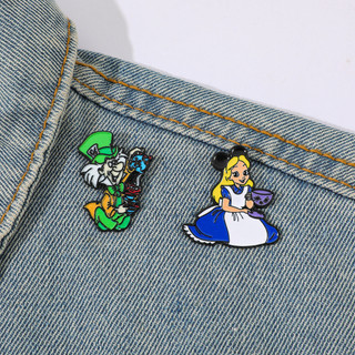 2 Cái / bộ Huy Hiệu Kim Loại Dễ Thương Của Nhân Vật Từ Alice in Wonderland Alice & Mad Hatter Hợp Kim Trâm Cài