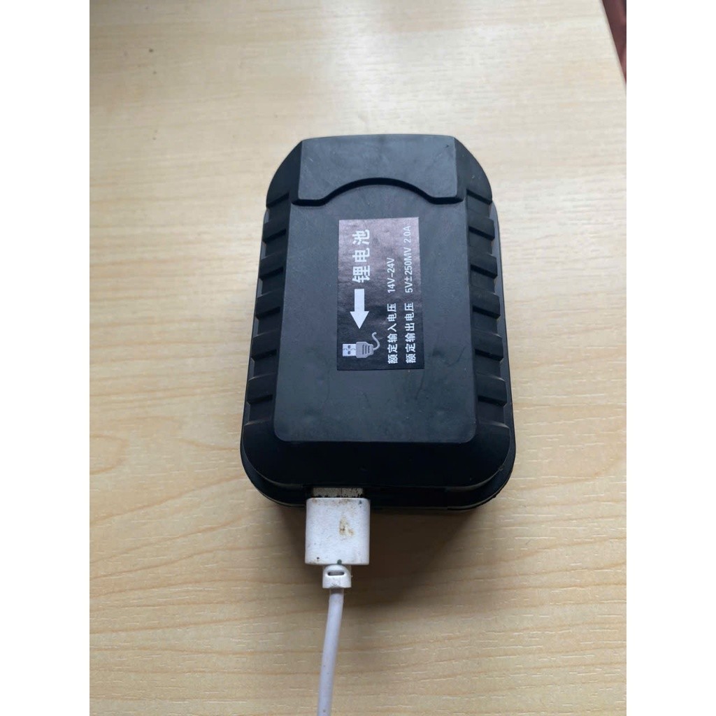 Bộ chuyển đổi sạc pin Makita thực tế, hỗ trợ đầu ra USB 5V, cấp nguồn cho điện thoại
