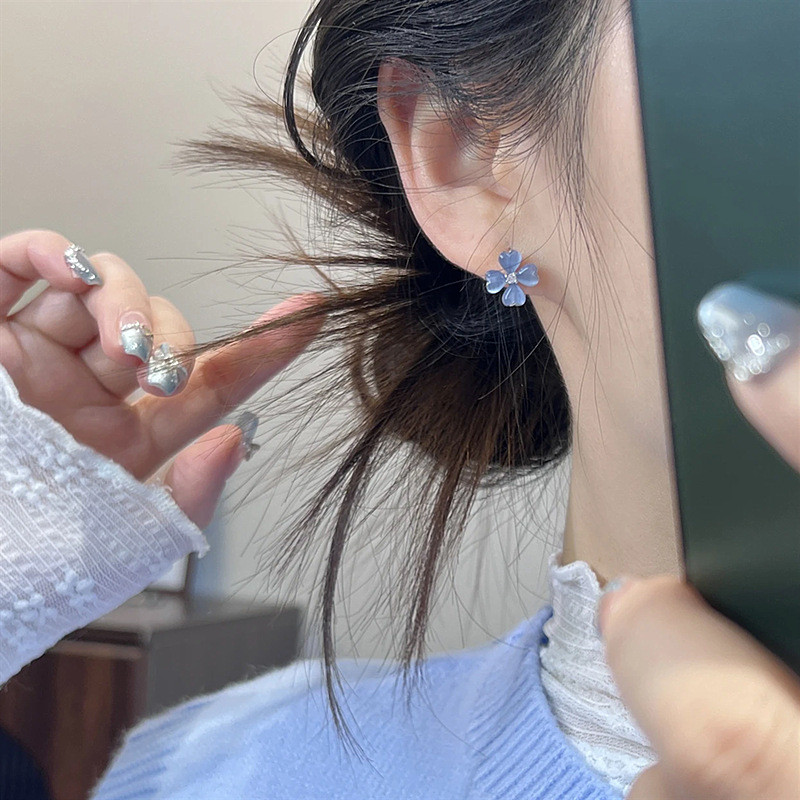 Bông tai cỏ bốn lá kim bạc 925 màu xanh ngọt ngào