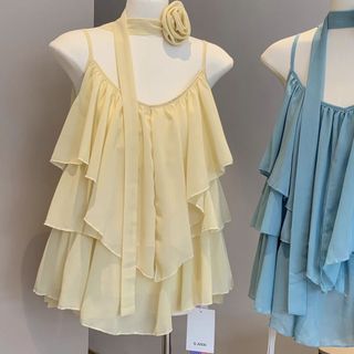 Kích thước lớn camisole mùa hè từ voan nhiều lớp và ruy băng hoa lá sen, thiết kế đơn giản không tay có thể điều chỉnh.