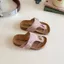 Dép xỏ ngón trẻ em chất lượng cao Mùa hè 2026 Phong cách mới Thời trang phù hợp cho bé gái Dép Birkenstock Giày đi biển Đế mềm