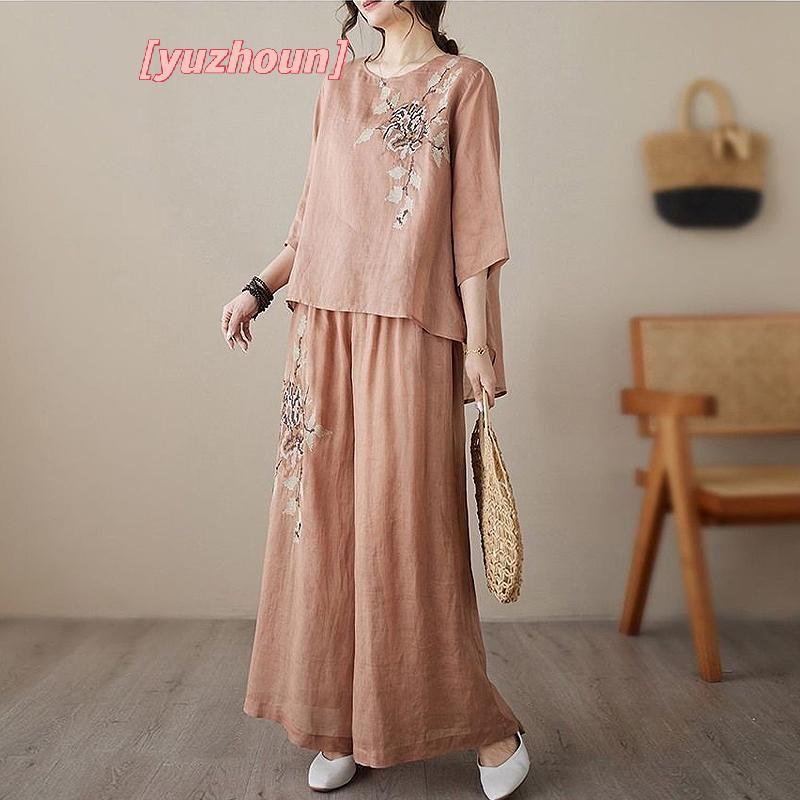 Áo sơ mi thêu cổ điển và quần ống loe - Bộ đồ hai món dành cho nữ