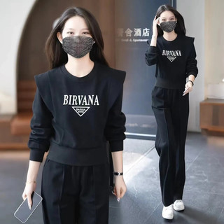 Bộ đồ nữ mới gồm áo ngắn cổ tròn và quần ống rộng, bộ hai mảnh dáng ôm có tay áo bồng bềnh