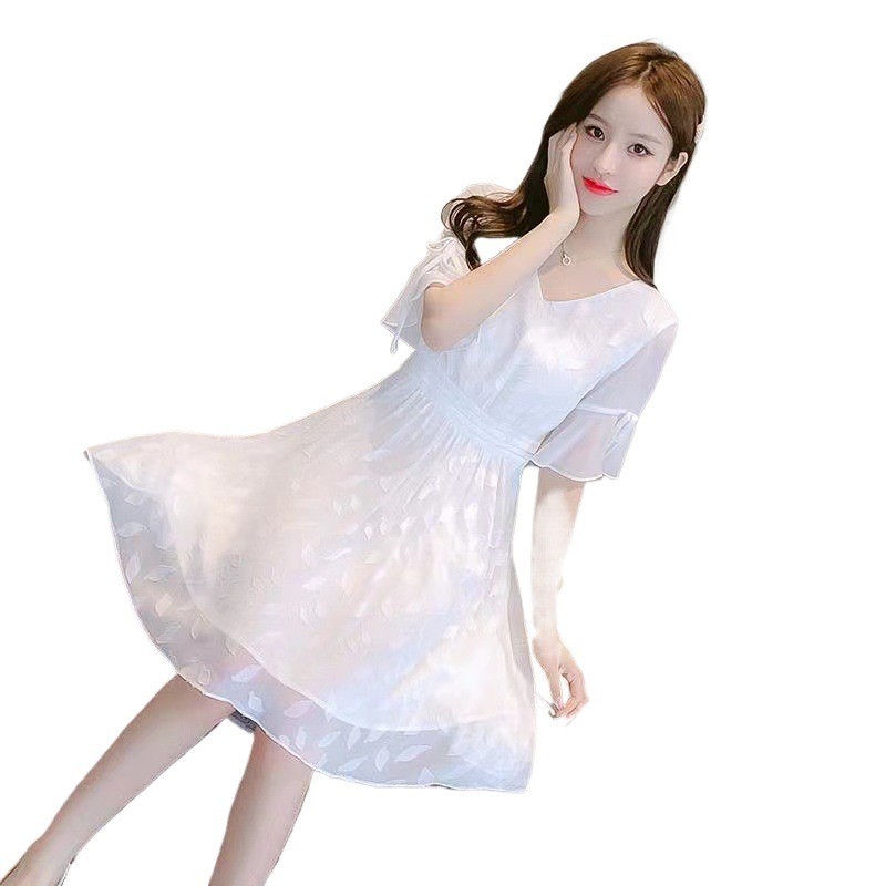 Váy voan trắng kiểu Pháp, mẫu mới mùa hè, mang đến vẻ tươi tắn và thanh lịch, giúp dáng người nhỏ nhắn trông cao hơn