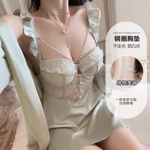 Bộ đồ ngủ Pure Desire với váy deep V sling và áo choàng xuyên thấu
